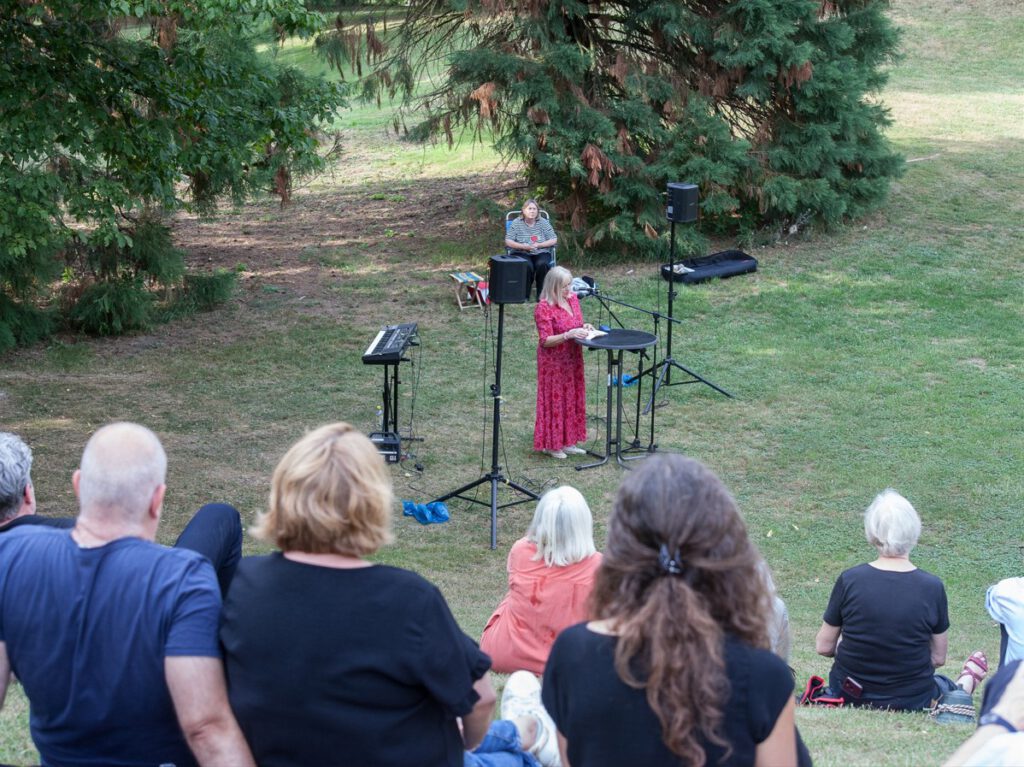 ko-luetzel_aktuelles_poesie-im-park-25_11