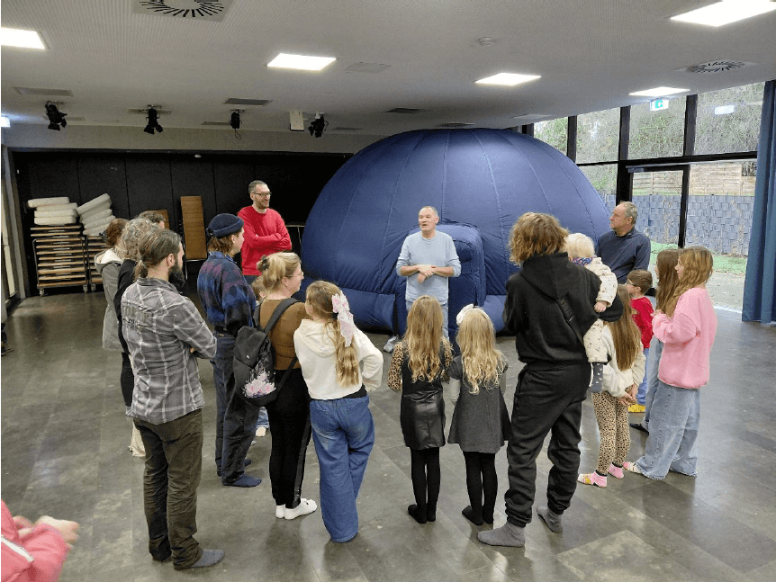 ko-luetzel_aktuelles_mobiles-planetarium_1