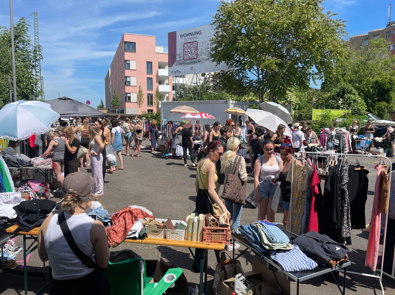 ko-luetzel_aktuelles_flohmarkt-bahnhofsvorplatz_2