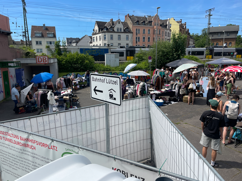 ko-luetzel_aktuelles_flohmarkt-bahnhofsvorplatz_3